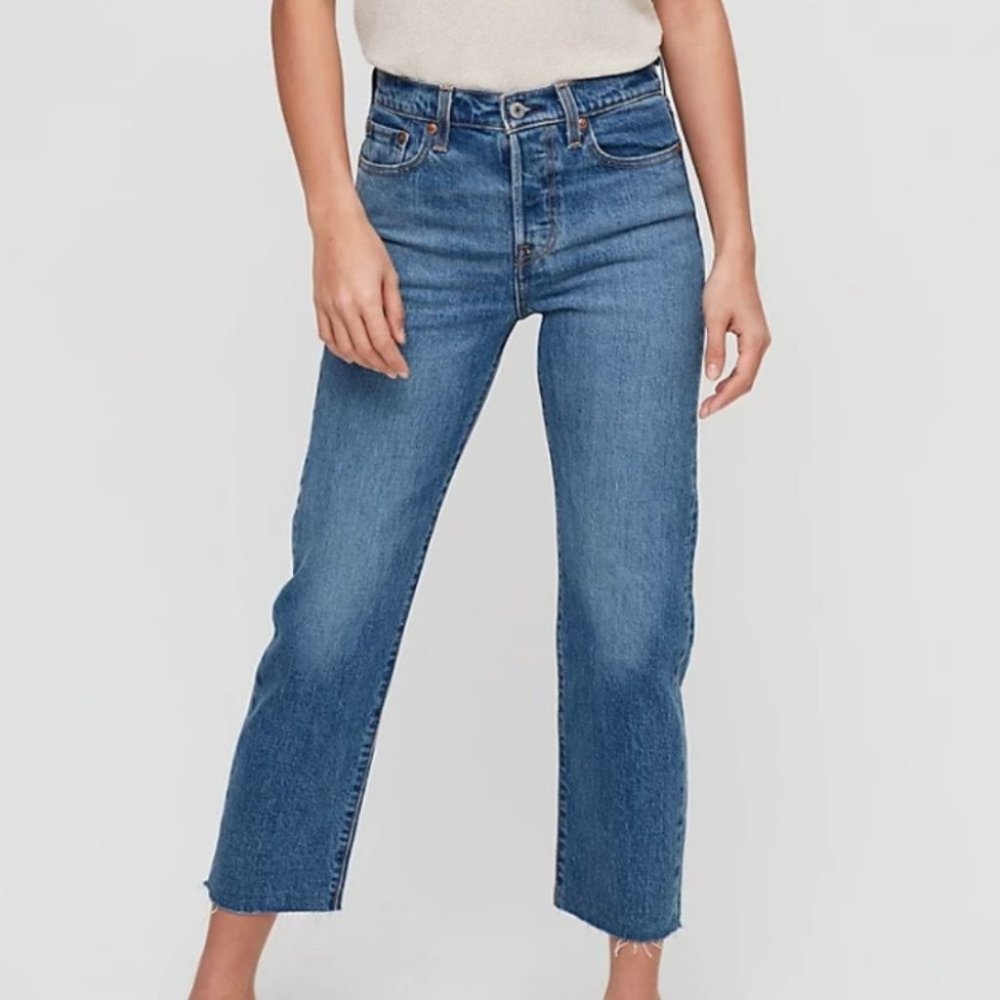 Levi’s Wedgie Straight jeans size 29 mid blue raw hem